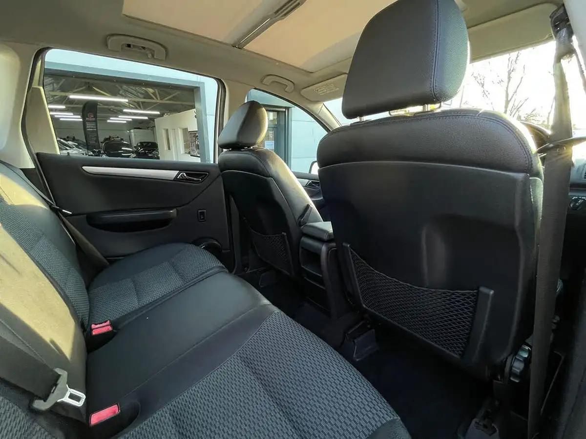 2011-mercedes-benz-a-class-15-a160-avantgarde-se-95bhp-5d-cvt-big-67