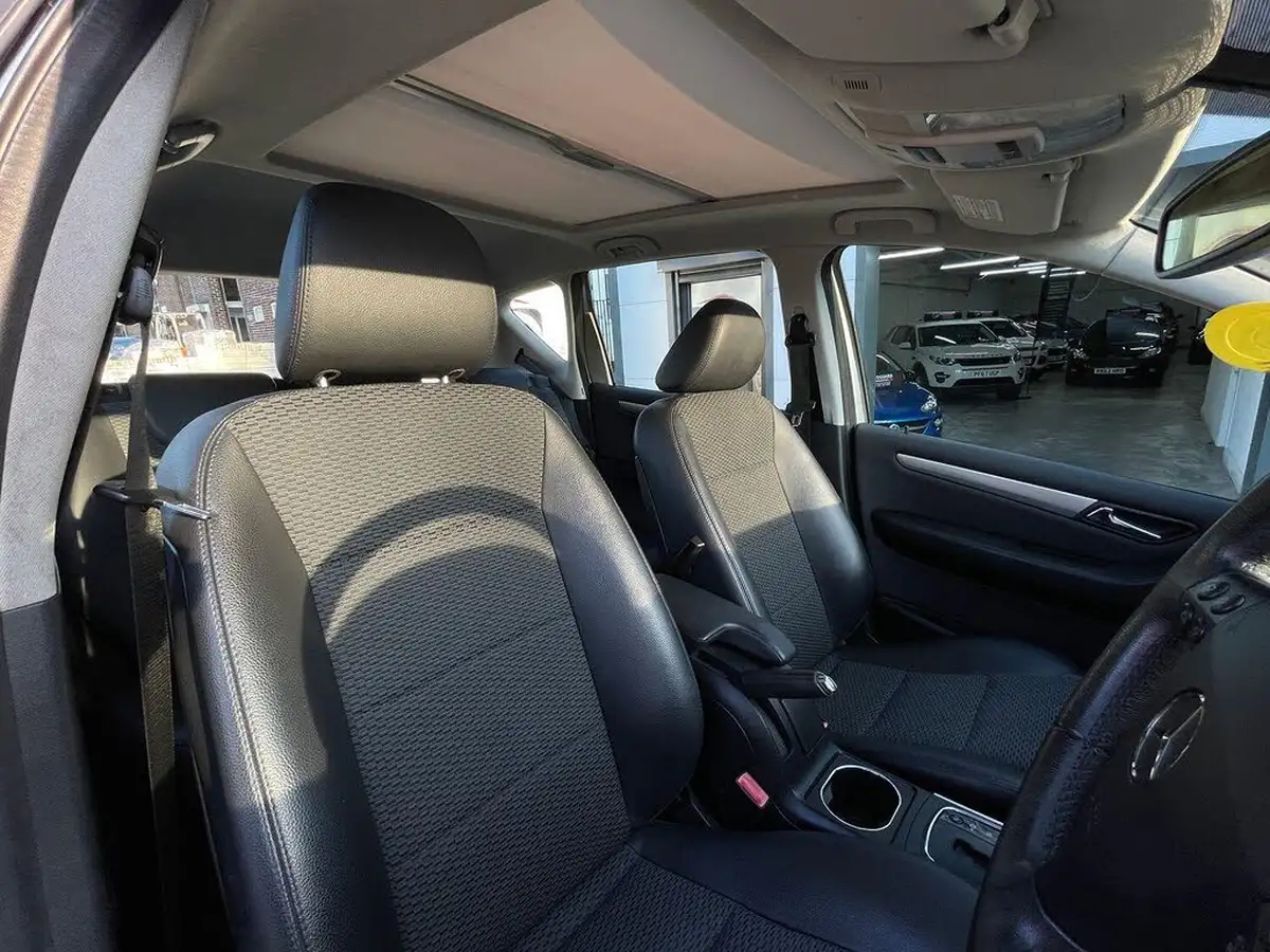 2011-mercedes-benz-a-class-15-a160-avantgarde-se-95bhp-5d-cvt-big-39