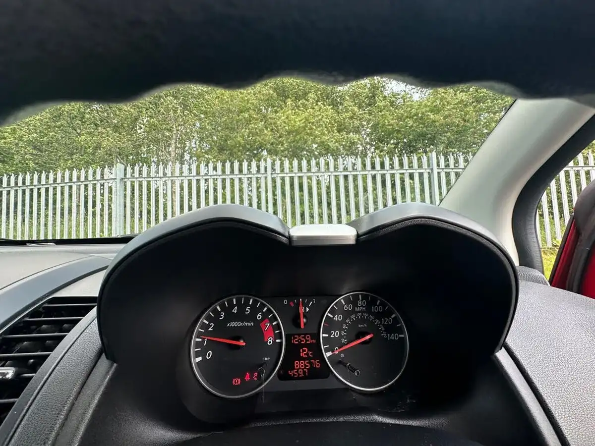 2011-nissan-note-14-visia-big-21