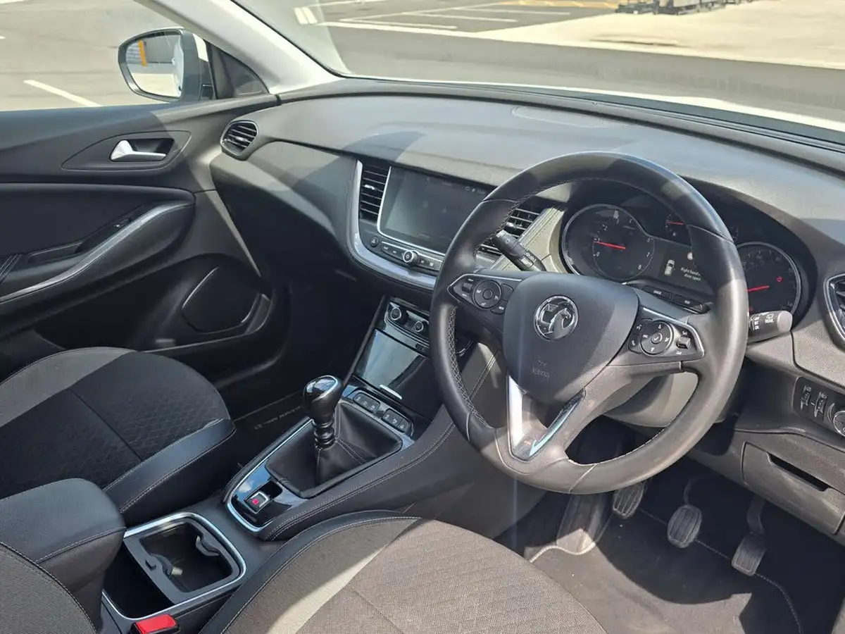 2018-vauxhall-grandland-x-12-sport-nav-130ps-big-9
