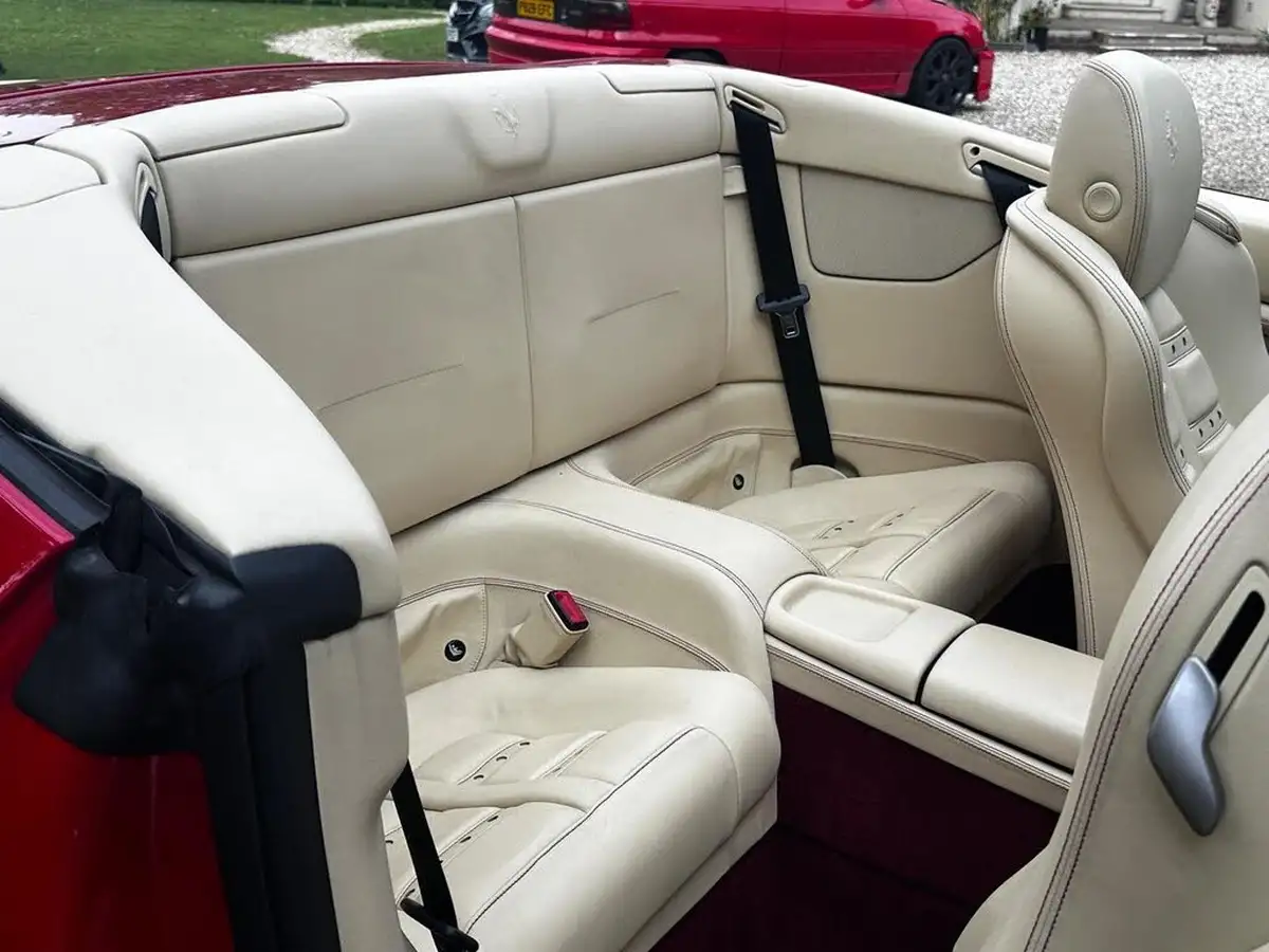 2010-ferrari-california-43-big-42