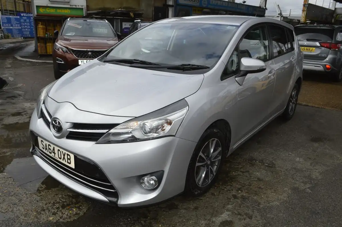 2014-toyota-verso-18-icon-7st-big-2