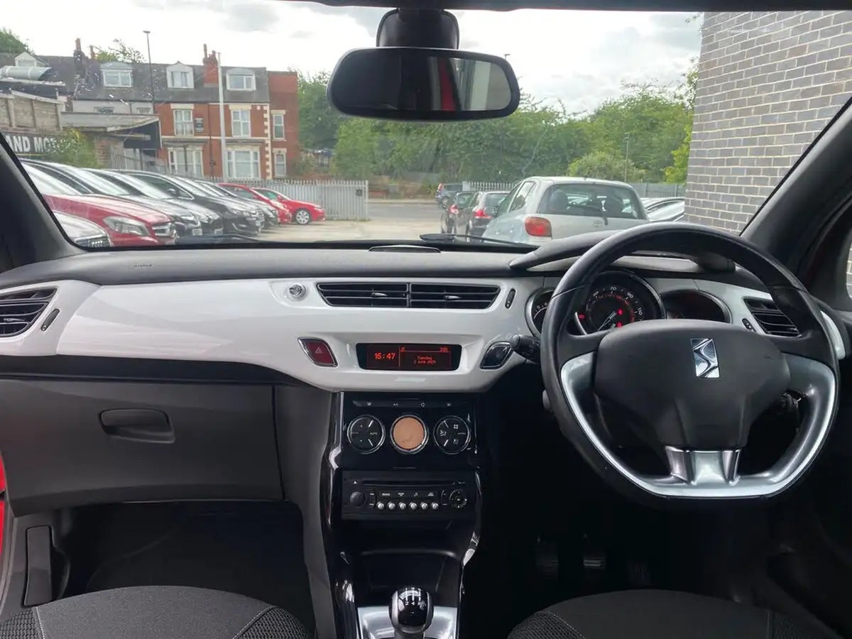 2010-citroen-ds3-16-dstyle-big-23