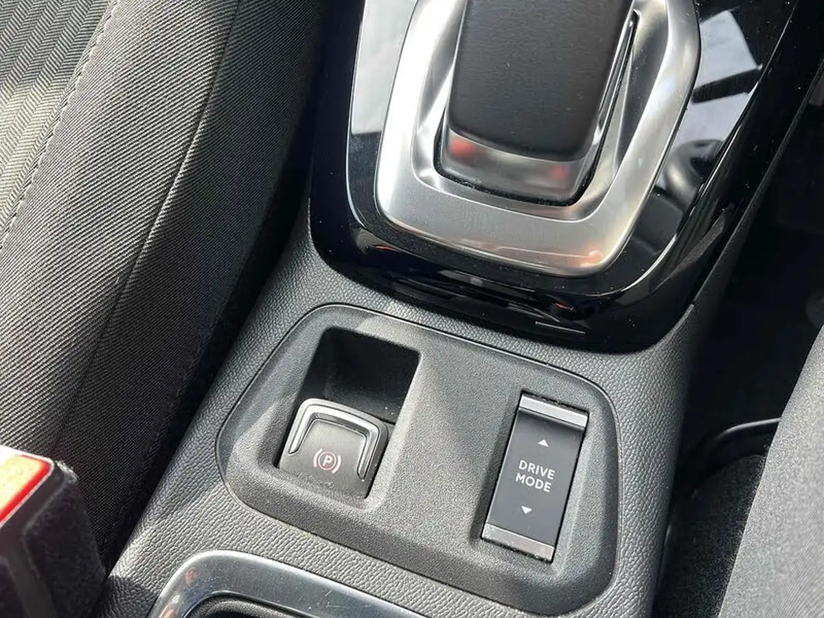 2020-vauxhall-corsa-e-se-nav-74kw-big-31