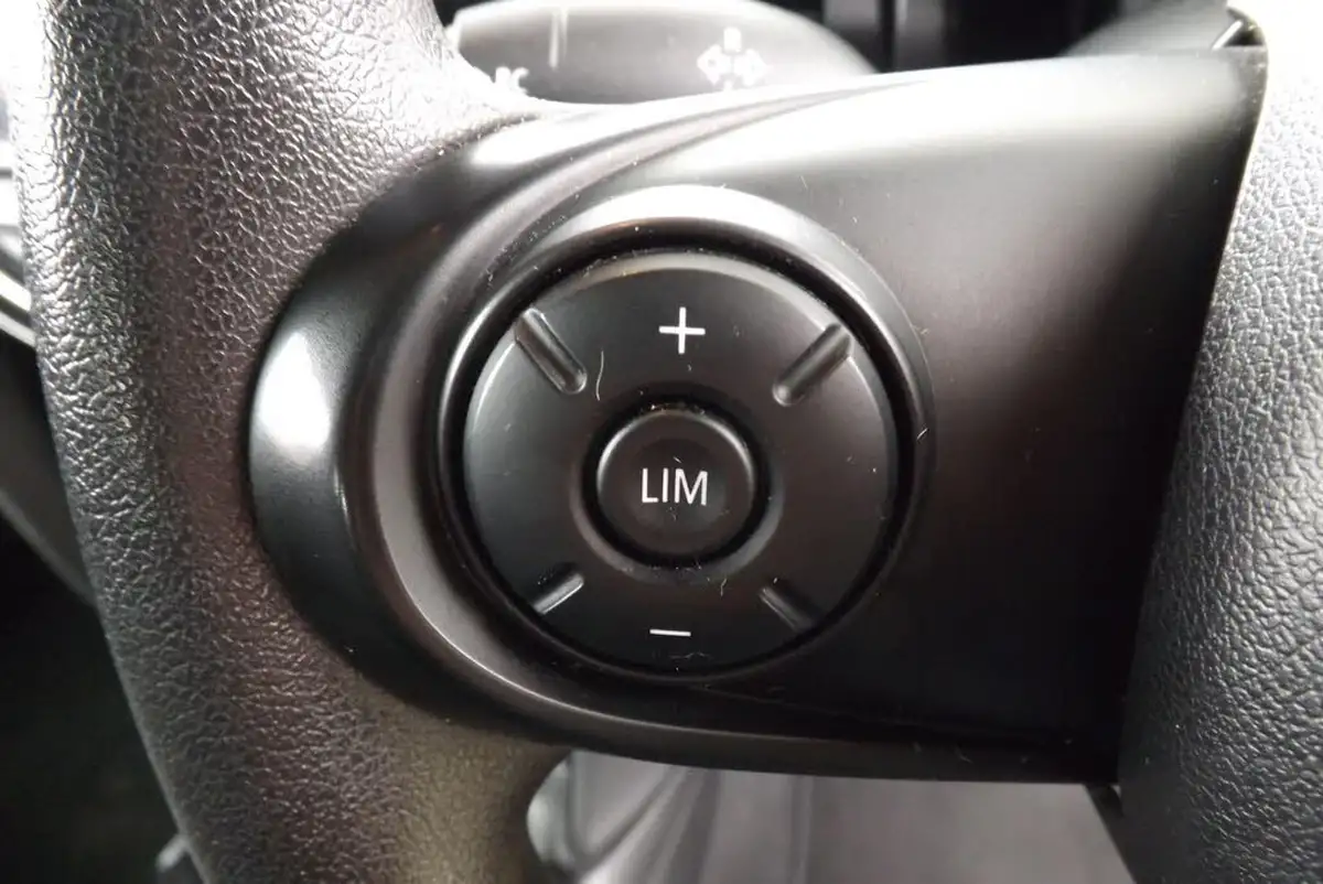 2019-mini-cooper-15-cooper-classic-hatchback-3d-auto-big-18