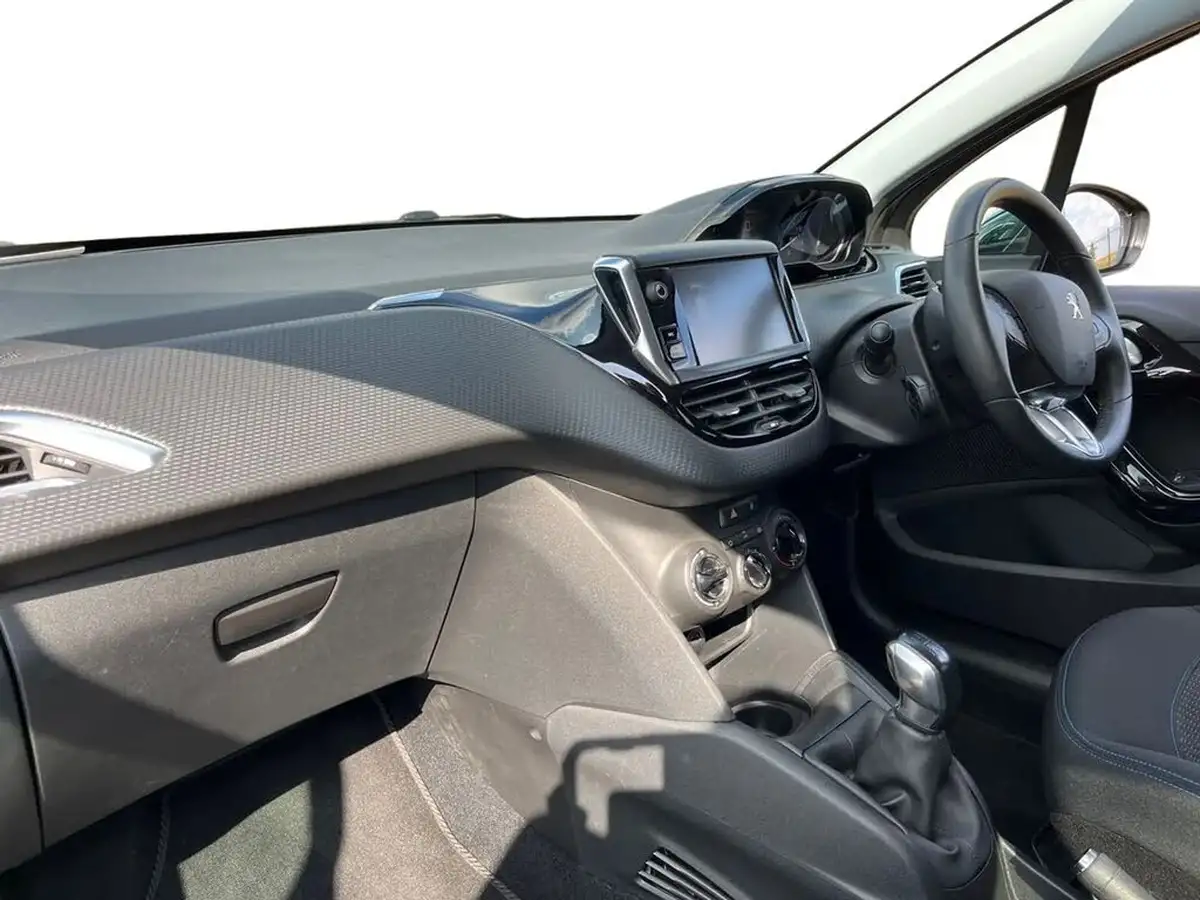 2019-peugeot-208-12-puretech-signature-big-6