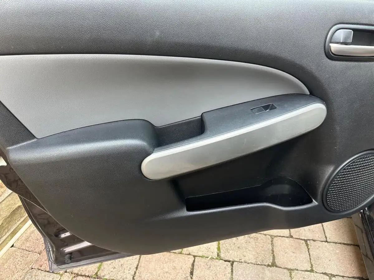 2009-mazda-mazda2-13-tamura-5d-big-17