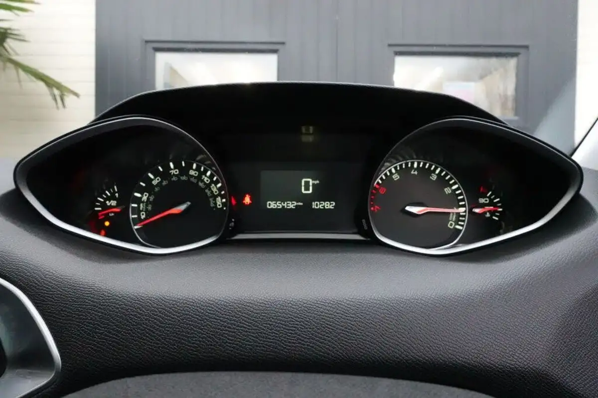 2019-peugeot-308-12-puretech-allure-110bhp-big-27