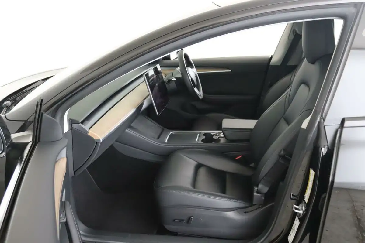 2022-tesla-model-3-e-rwd-big-10