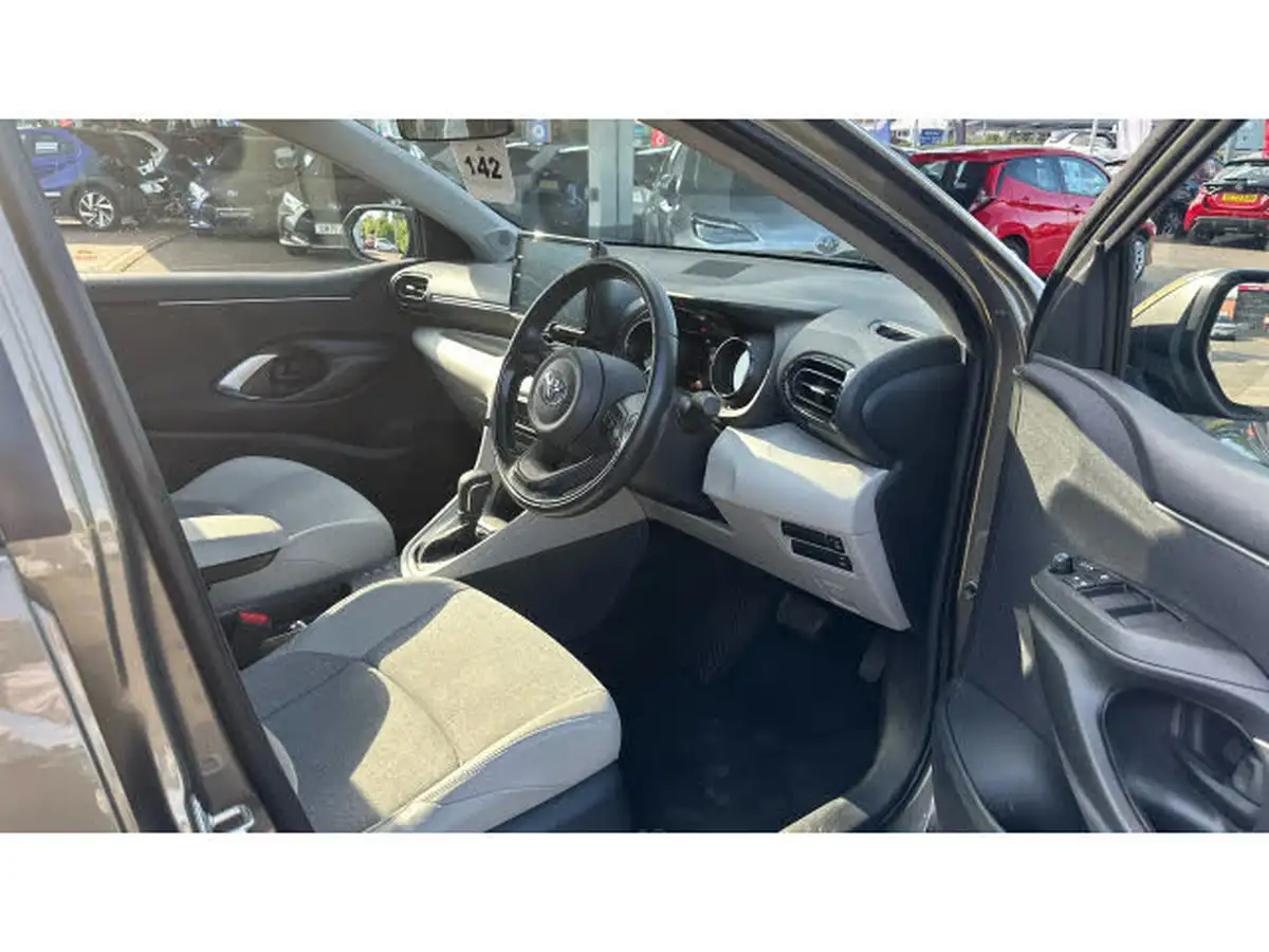 2022-toyota-yaris-cross-15-vvt-i-excel-city-packpan-roof-big-10