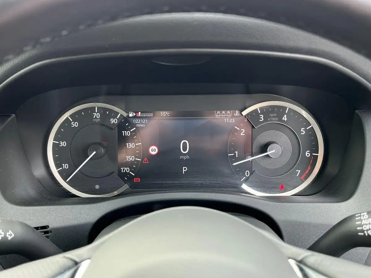 2024-jaguar-xe-big-19