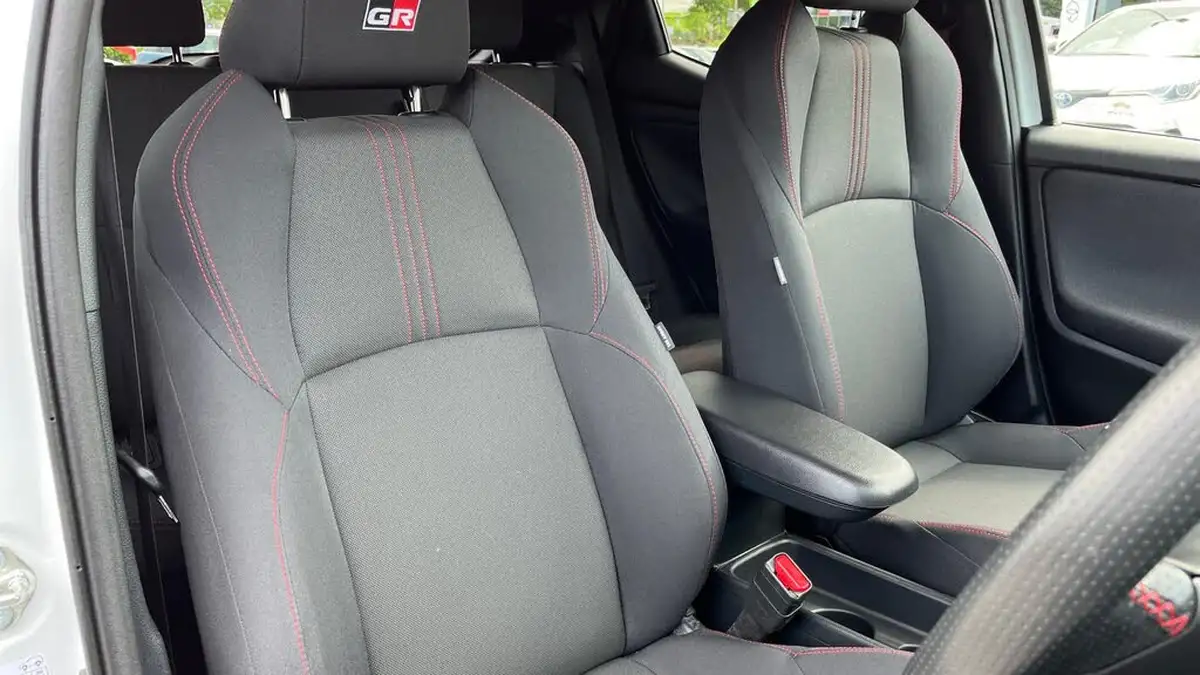 2022-toyota-yaris-15-vvt-i-gr-sport-big-23