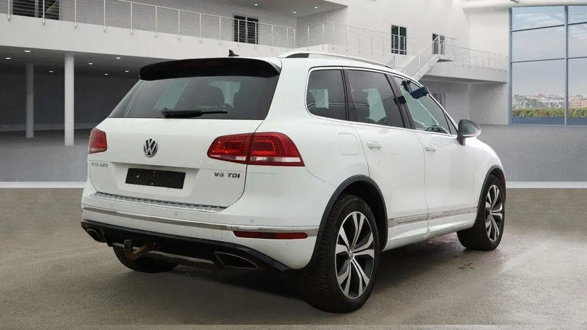 2017-volkswagen-touareg-30tdi-r-line-262ps-ss-2967cc-big-7