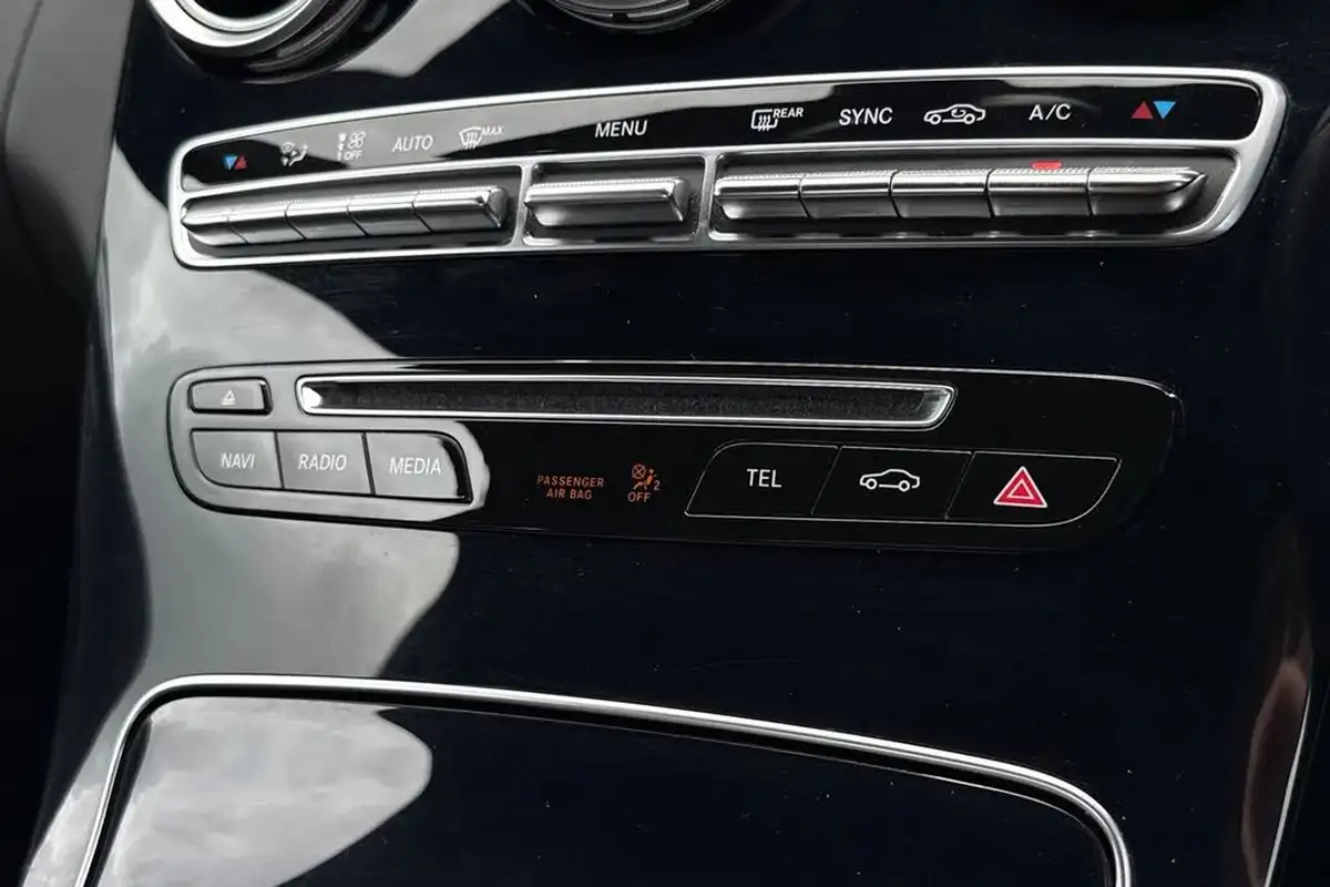 2015-mercedes-benz-c-class-20-c200-amg-line-184ps-ss-saloon-4d-7g-tronic-plus-big-39