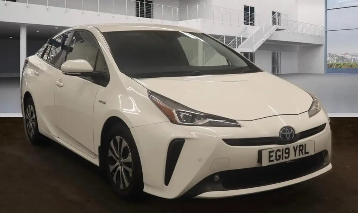 2019-toyota-prius-18-vvt-i-excel-cvt-big-0