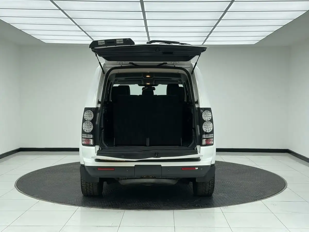 2016-land-rover-discovery-4-30-sd-v6-hse-big-8