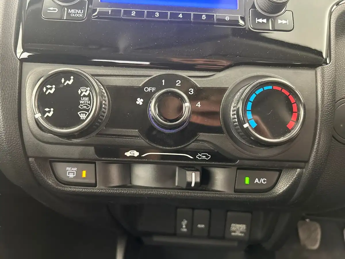 2019-honda-jazz-13-i-vtec-s-big-28