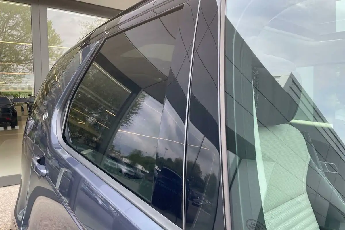 2025-land-rover-discovery-30-d350-metropolitan-edition-big-23