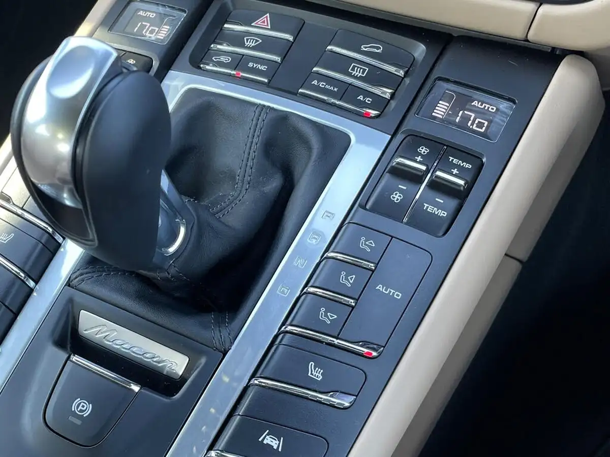 2021-porsche-macan-30-s-big-47