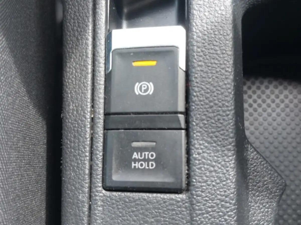 2019-volkswagen-t-roc-16tdi-sel-big-18