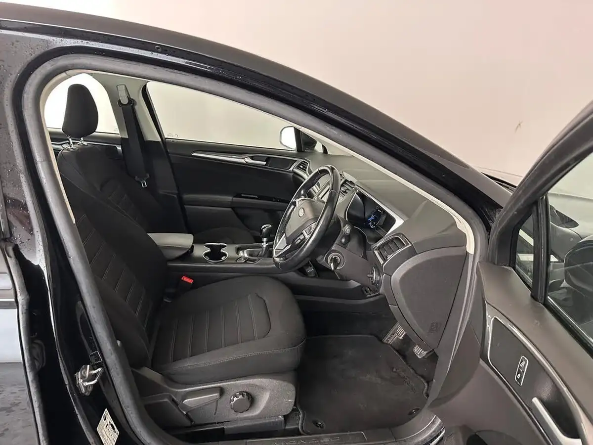 2020-ford-mondeo-20tdci-zetec-edition-hatchback-big-12