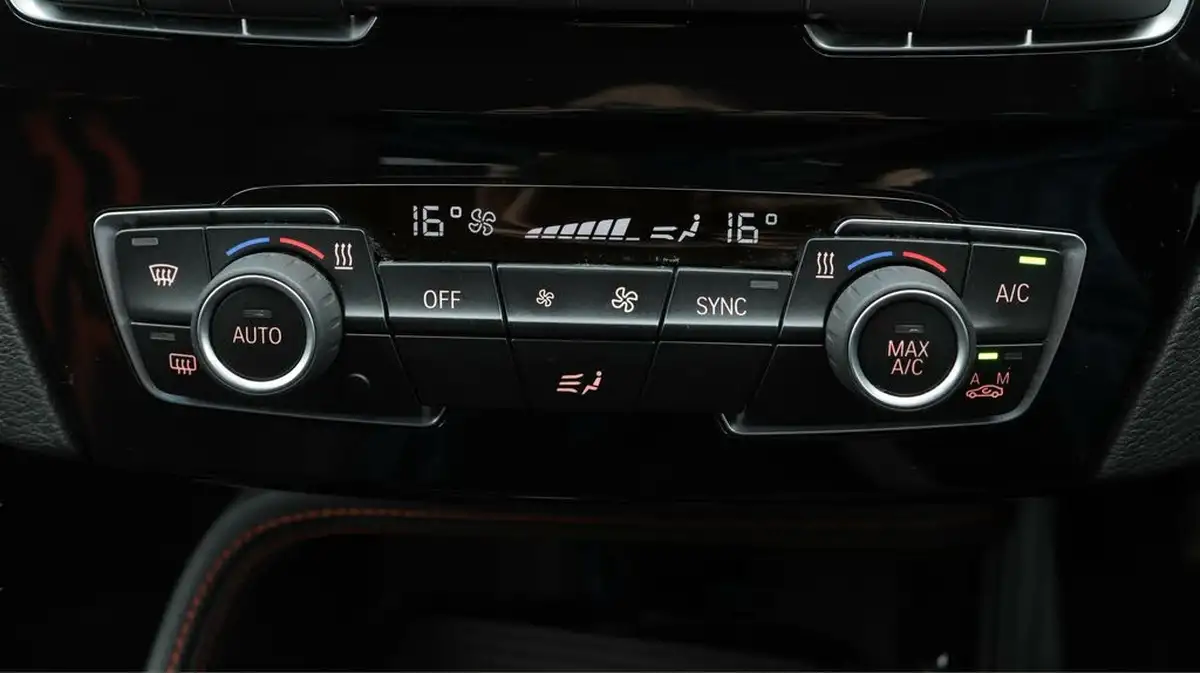 2022-bmw-x1-20td-sdrive18d-sport-big-12