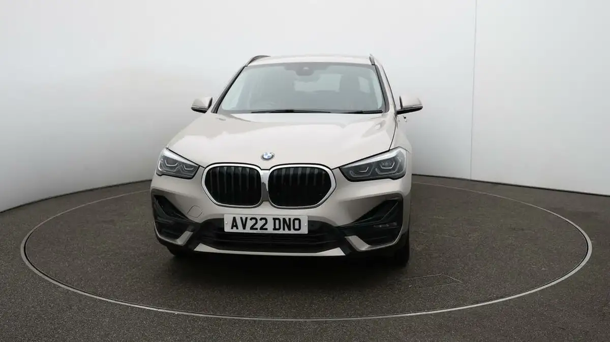 2022-bmw-x1-20td-sdrive18d-sport-big-40