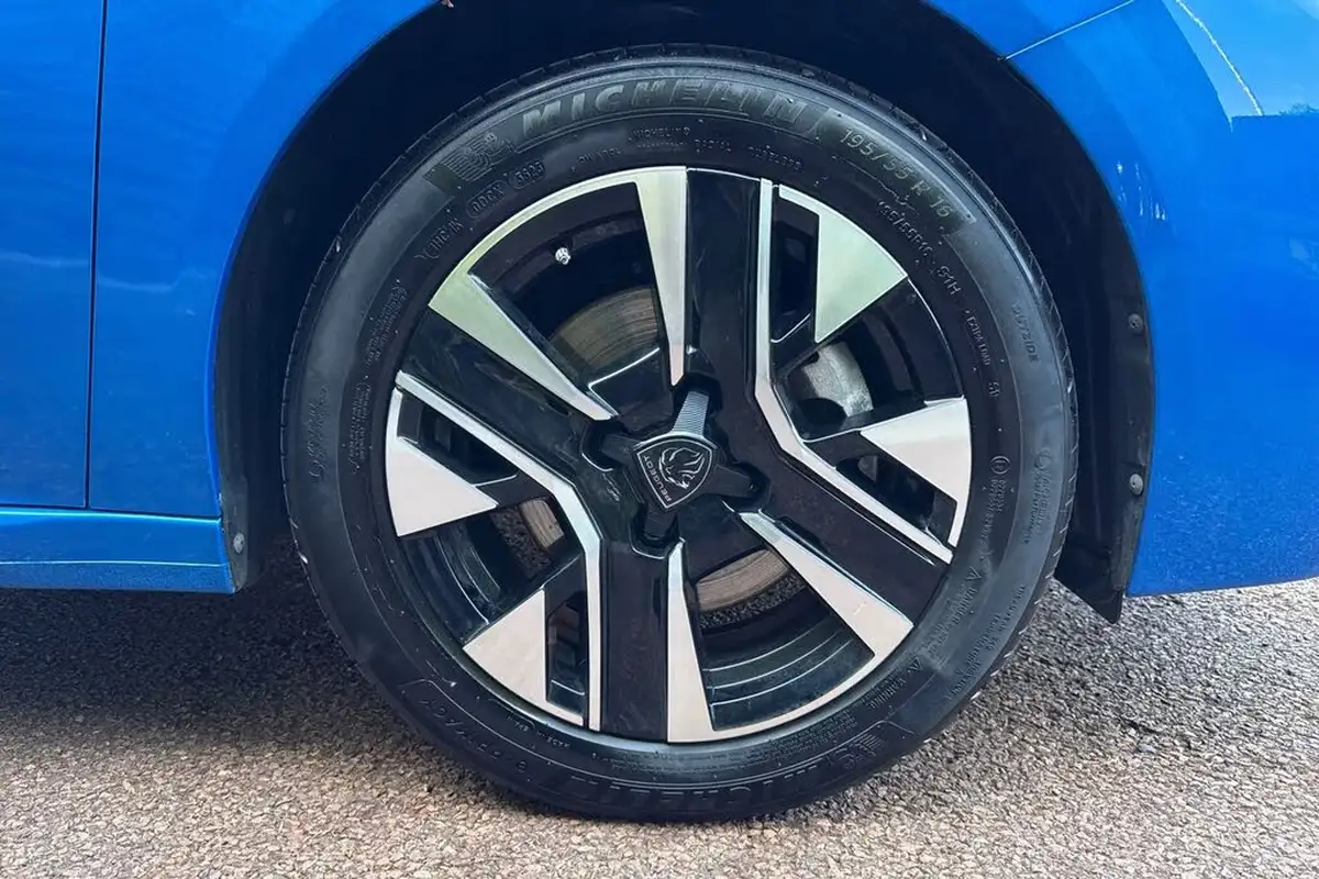 2024-peugeot-208-12-puretech-allure-big-9