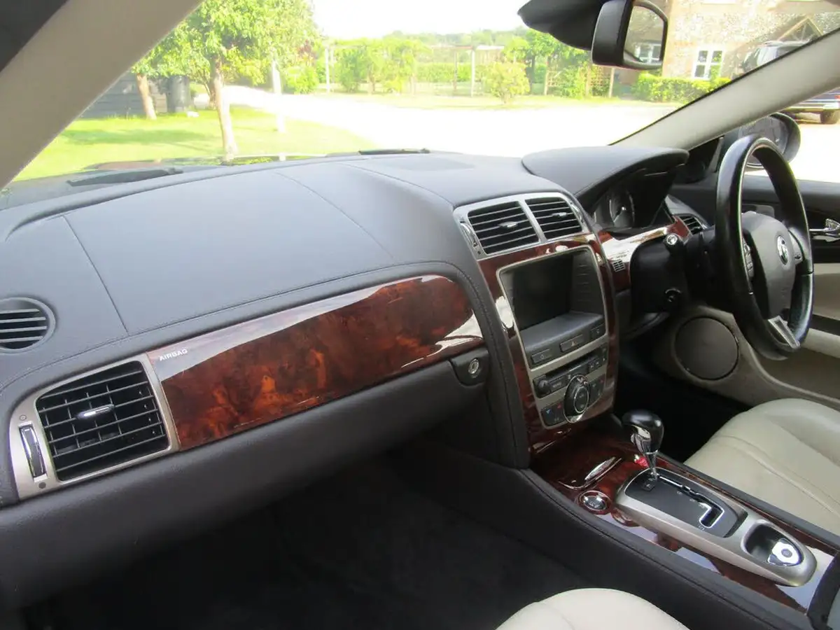 2007-jaguar-xk-42-coupe-big-10