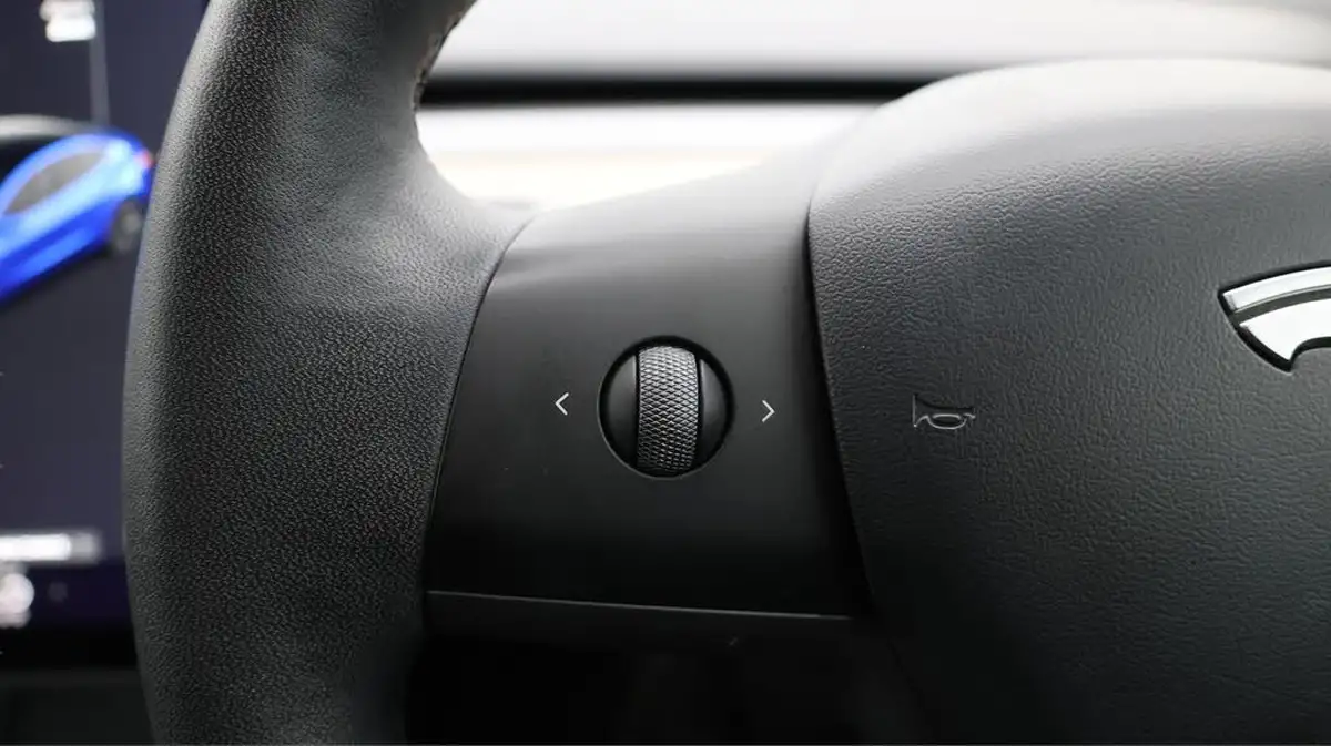 2021-tesla-model-3-e-long-range-awd-big-24