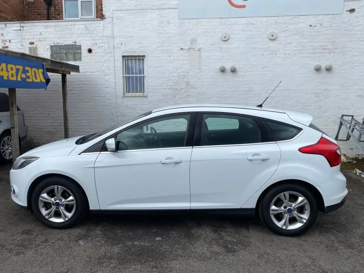2012-ford-focus-16-zetec-ti-vct-125ps-hatchback-big-4