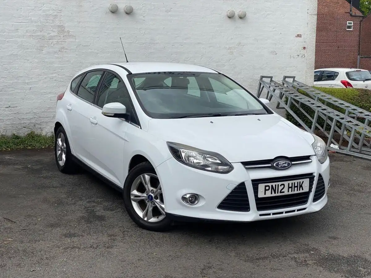 2012-ford-focus-16-zetec-ti-vct-125ps-hatchback-big-0