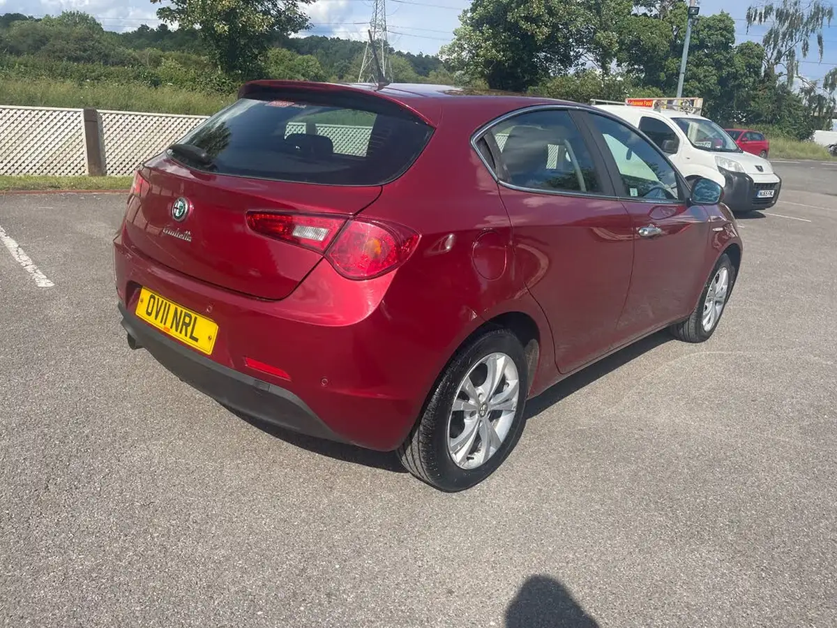 2011-alfa-romeo-giulietta-14-lusso-tb-multiair-170bhp-big-24