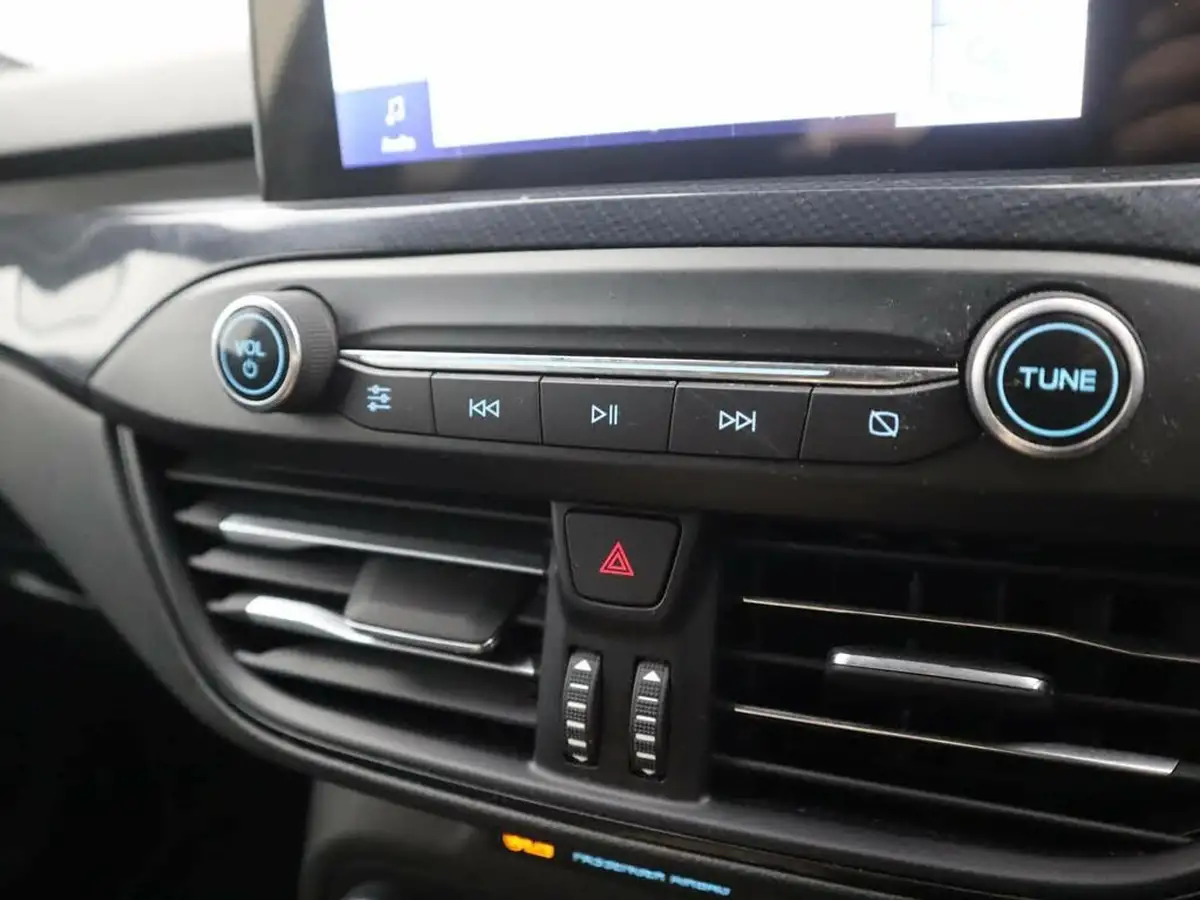 2020-ford-focus-15-st-line-x-hatchback-big-19