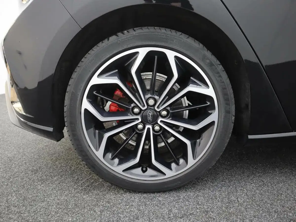 2020-ford-focus-15-st-line-x-hatchback-big-5