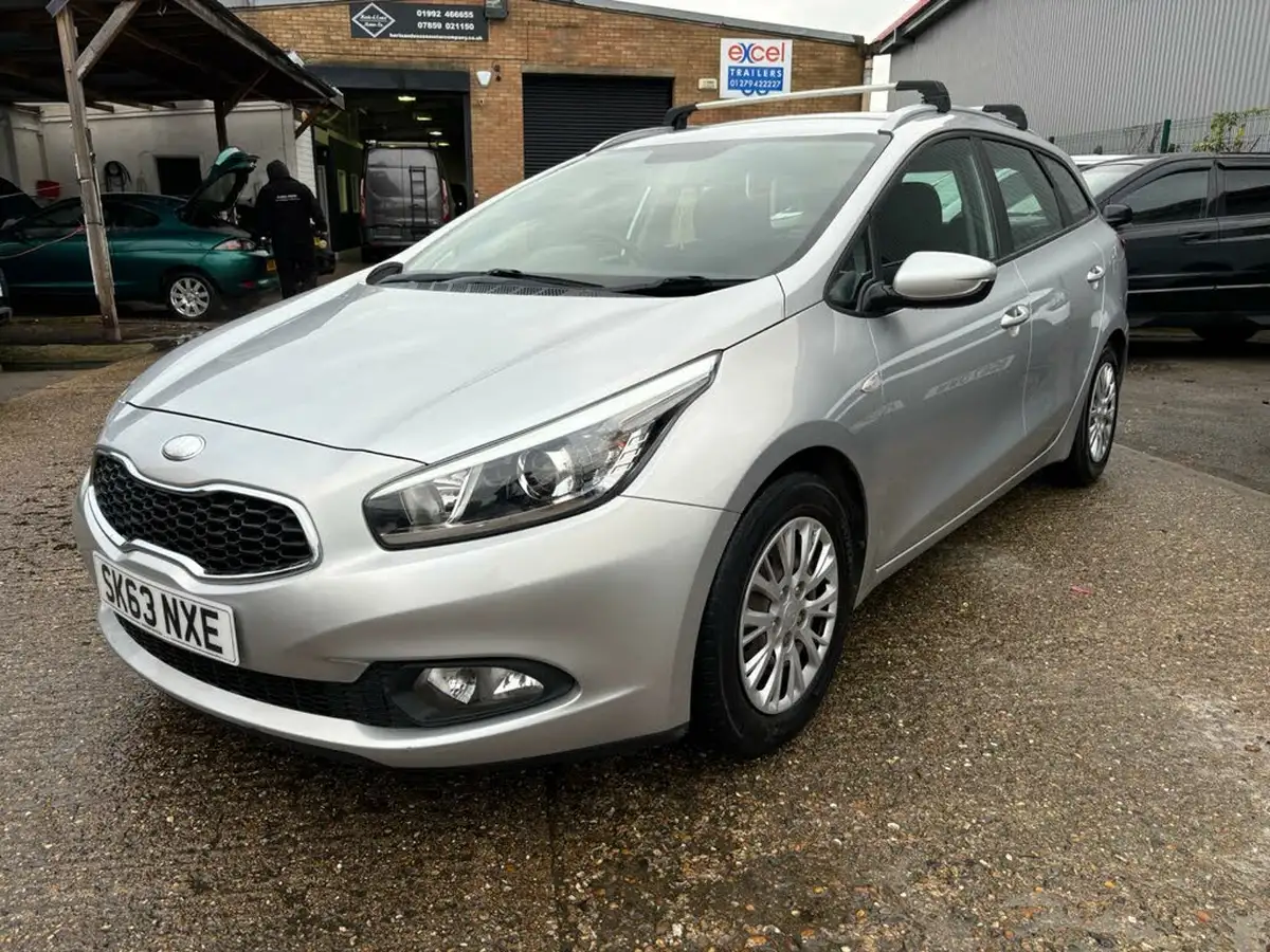 2013-kia-ceed-16crdi-4-sportswagon-big-2
