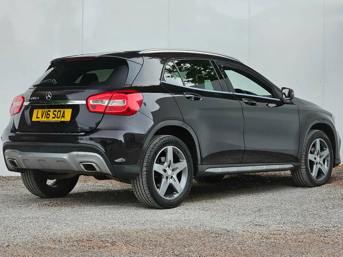 2016-mercedes-benz-gla-class-21d-gla-200d-amg-line-ss-big-11