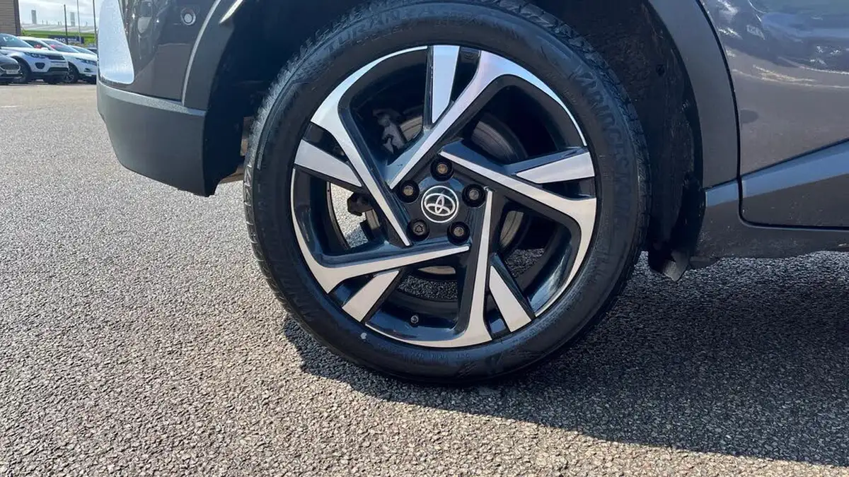 2022-toyota-c-hr-18-vvt-i-design-big-25