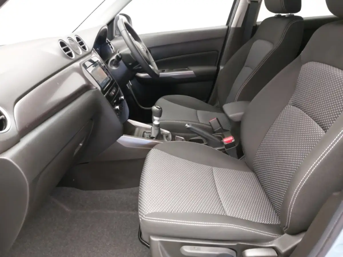 2021-peugeot-208-12-puretech-allure-100bhp-big-4