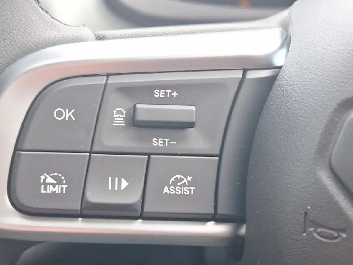 2025-jeep-avenger-12-gse-summit-big-13