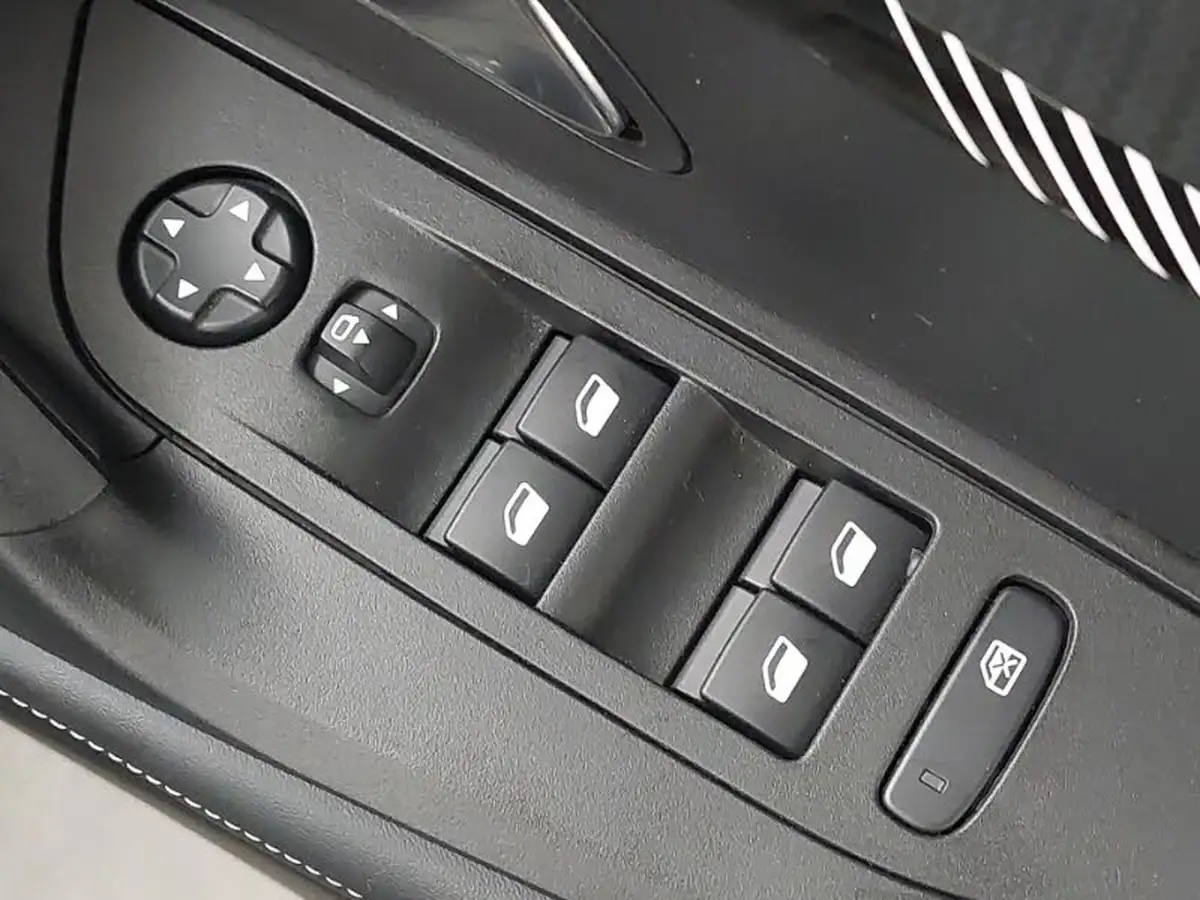 2024-peugeot-2008-suv-12-puretech-allure-130ps-eat8-big-11