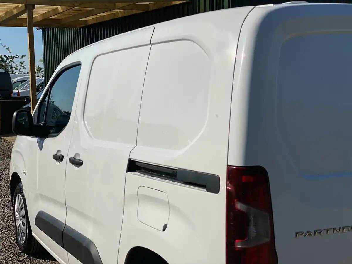 2021-peugeot-partner-15-bluehdi-1000-professional-100ps-eu6dt-panel-big-26