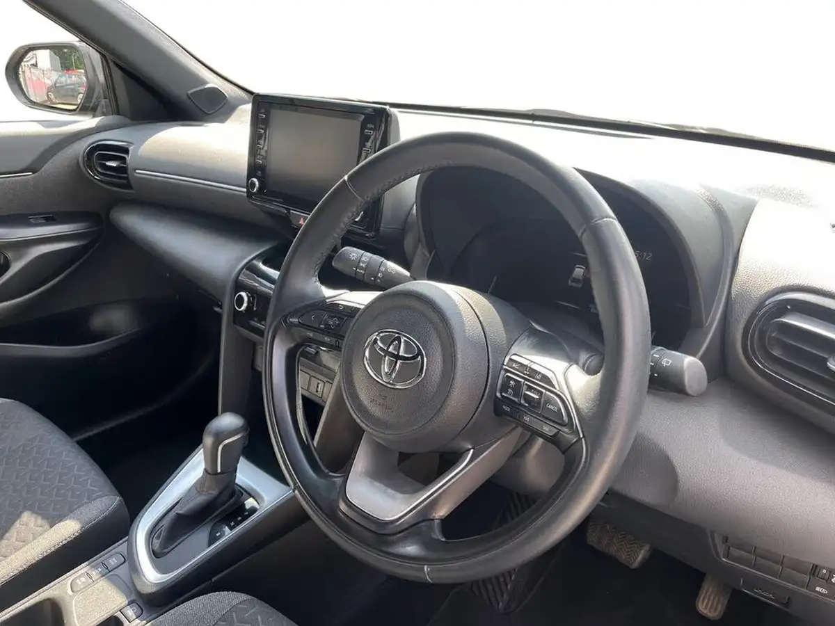 2021-toyota-yaris-15-vvt-i-design-panoramic-roof-big-14