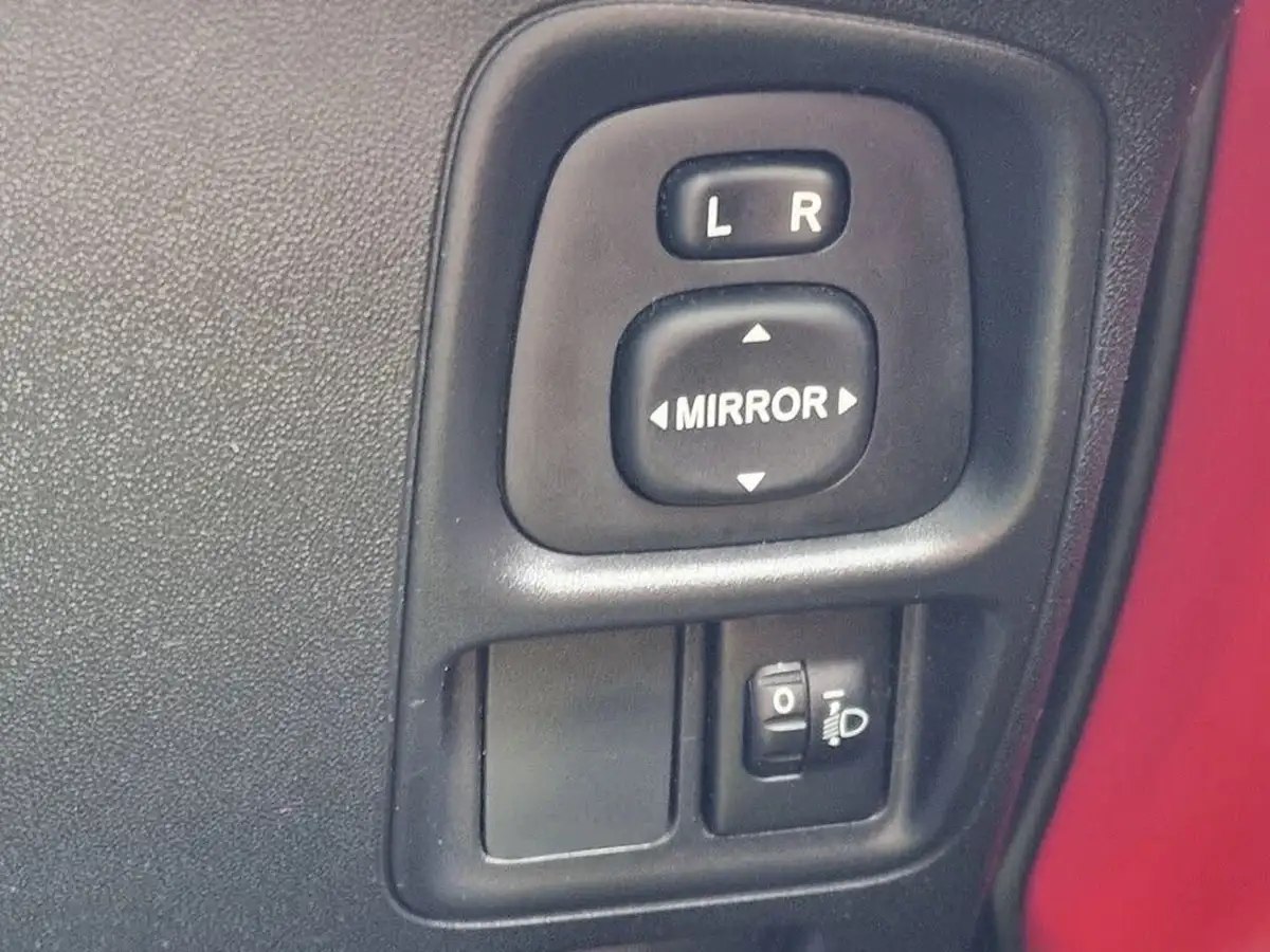 2015-toyota-aygo-10-vvt-i-x-play-5d-big-25