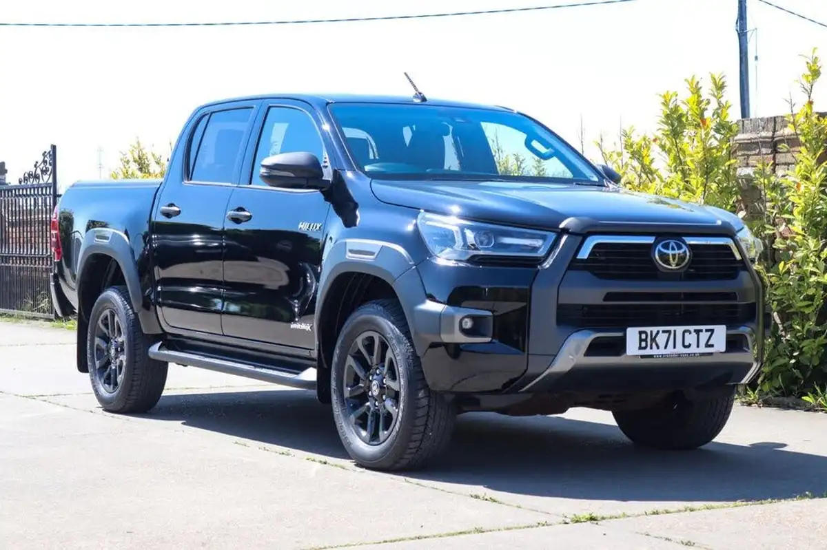 2021-toyota-hi-lux-28d-4d-invincible-x-at35-204hpeu6dt-e-big-10