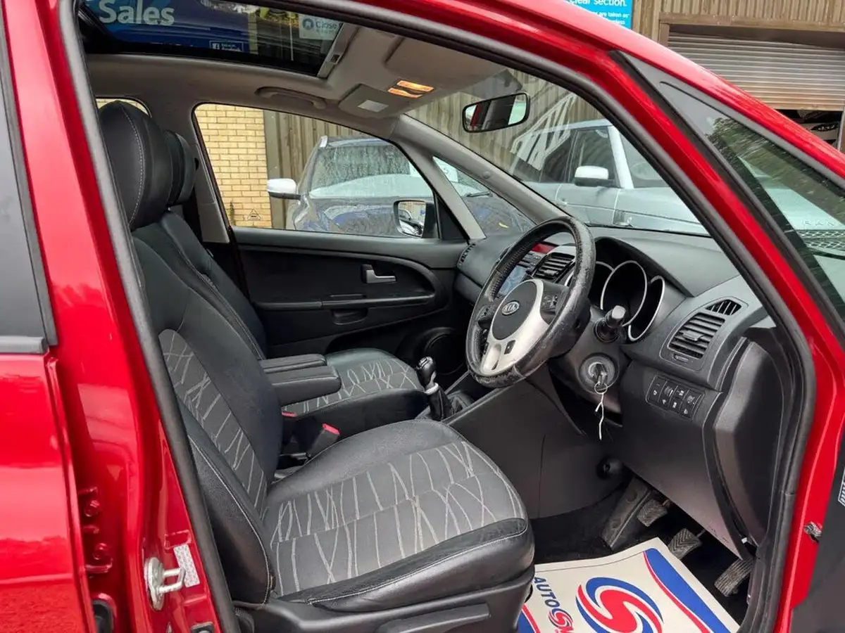 2012-kia-venga-16td-3-big-11