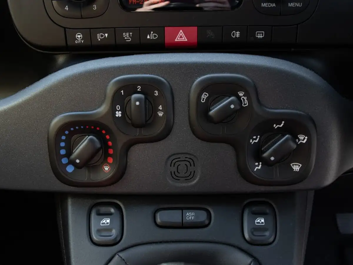 2017-fiat-panda-big-24
