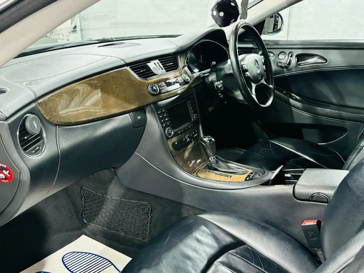 2008-mercedes-benz-cls-class-30td-cls320-big-12