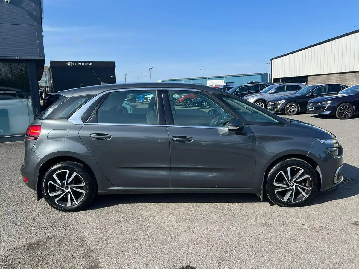 2017-citroen-c4-picasso-16bluehdi-feel-eat6-big-1