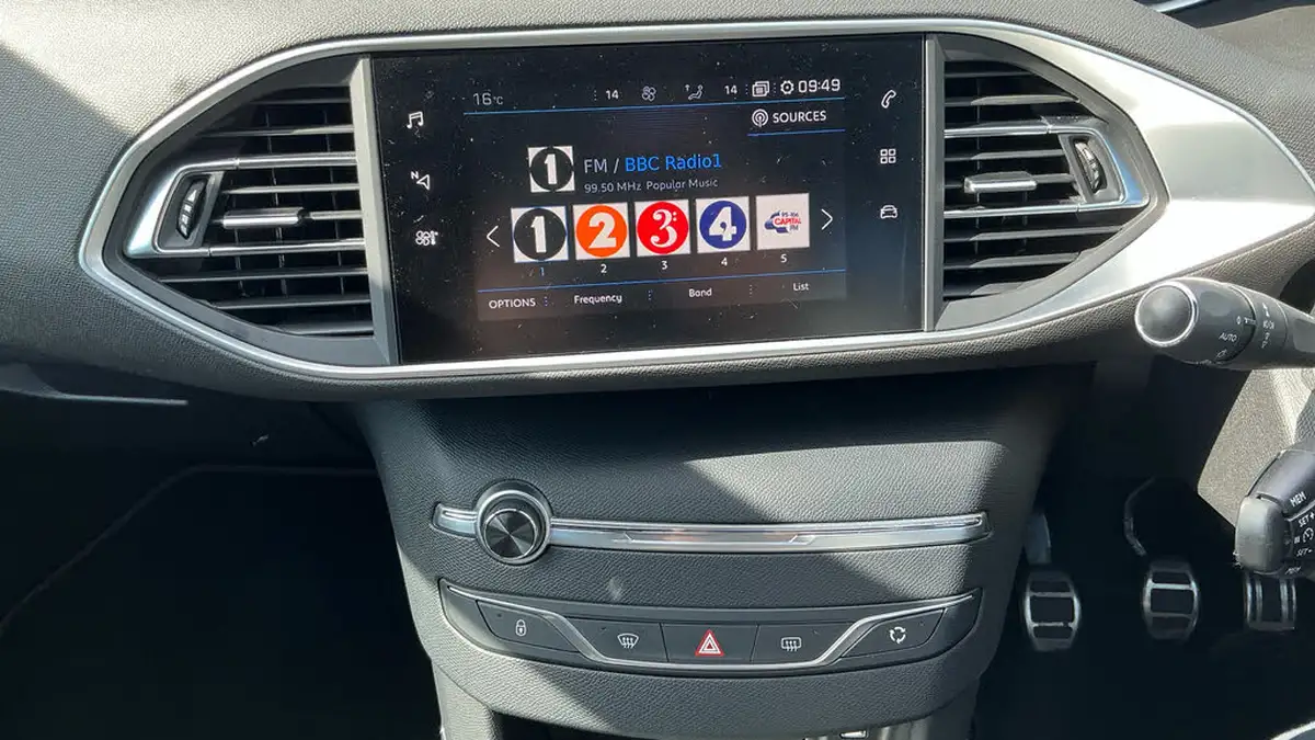 2020-peugeot-308-sw-12-puretech-gt-line-big-9